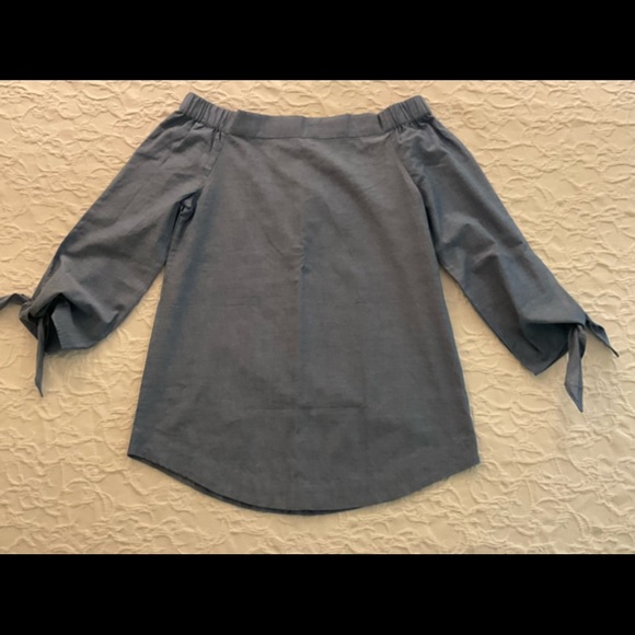 Chic chambray off-the-shoulders tunic top. NWT. - Picture 3 of 6